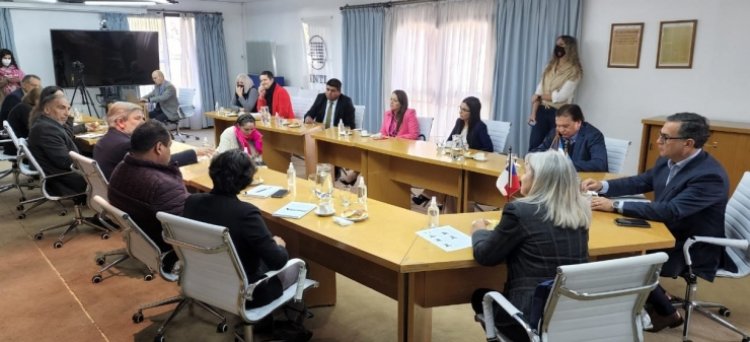 Diputados sanjuaninos y CORE chilenos reunidos con miembros del INTI