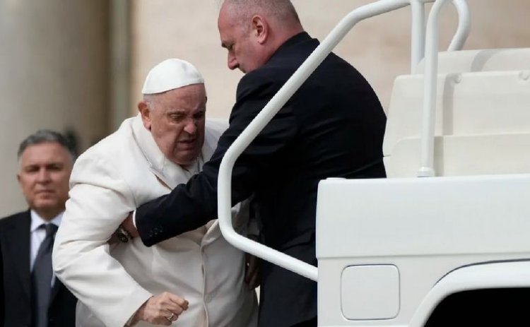 Internaron al papa Francisco en Roma