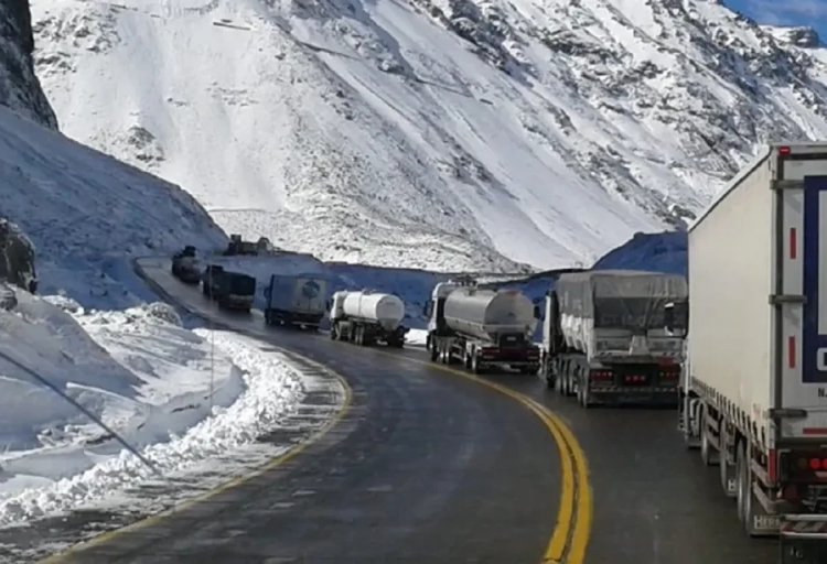 Abren el Paso Cristo Redentor a Chile solo para camiones