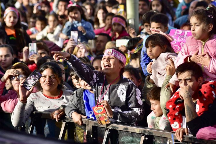 Más de 30.000 personas bailaron y cantaron al ritmo de Piñón