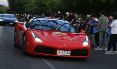 Caravana de 30 Ferraris deslumbra San Juan