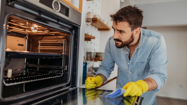 La Anmat prohibió la venta de un limpiahornos y parrillas: cuál no comprar