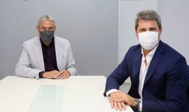 Uñac firmó un convenio con Ferraresi para la construcción de viviendas del Procrear