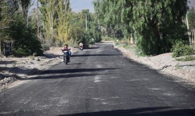Pocito: trabajos de imprimación asfáltica en calle El Bosque