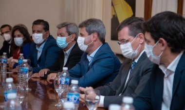 Uñac  reunió a su Gabinete para pedir cercanía de los funcionarios a la comunidad