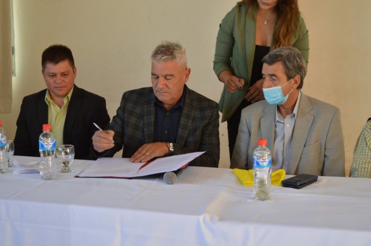 Minería ratificó su compromiso con los pequeños productores caleros