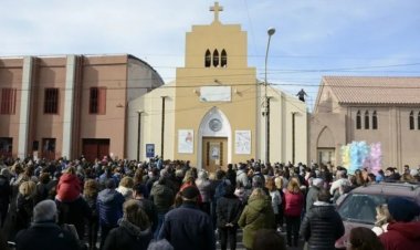 Por la procesión de María Auxiliadora, cientos de files coparon las calles