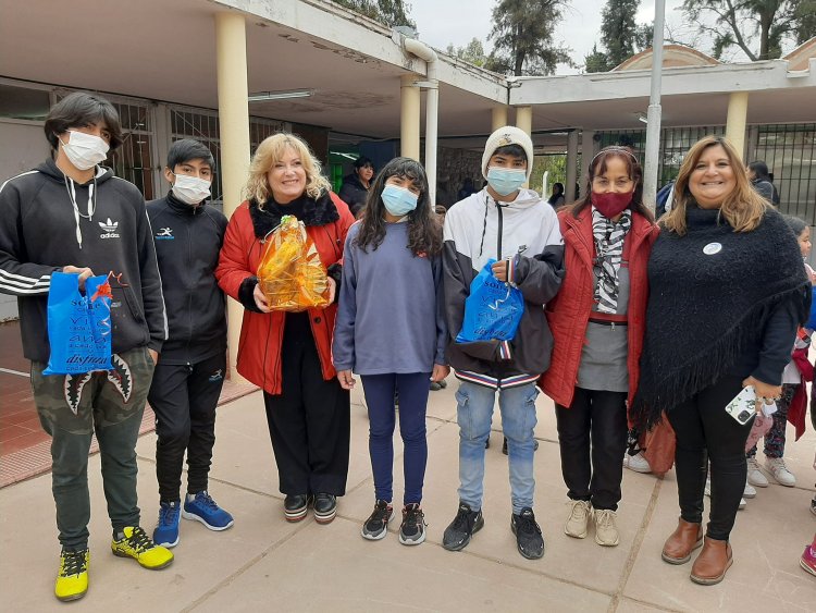 La Senadora Cristina López visitó una escuela albergue en Jáchal