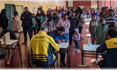 Entregaron notebooks a seis escuelas más