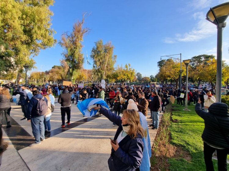 Docentes autoconvocados, en vigilia por paritarias
