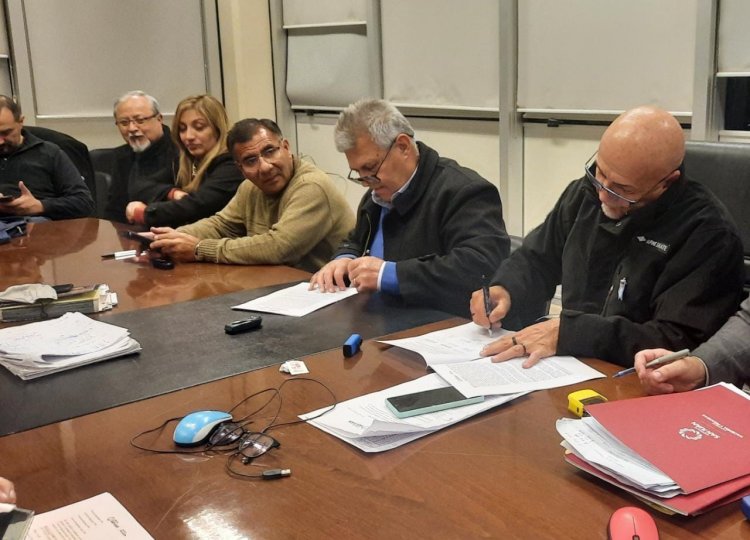 Los docentes acordaron un aumento salarial del 65%