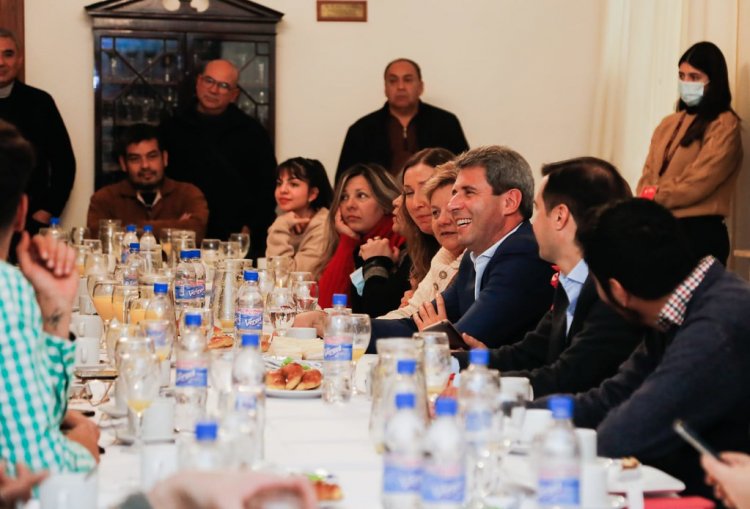 Uñac ofreció un desayuno de trabajo en el marco del Día del Periodista