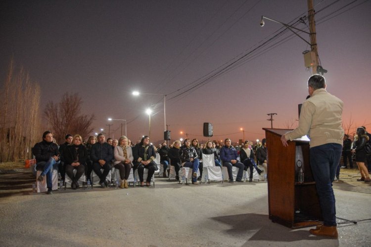 La calle Necochea estrena iluminación LED en su primera etapa