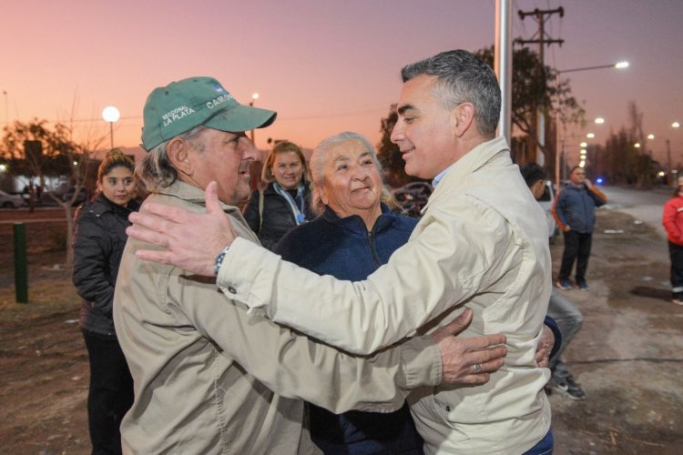 La calle Necochea estrena iluminación LED en su primera etapa