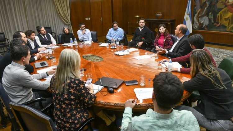 Batakis designó a su equipo y mantuvo la primera reunión de gabinete