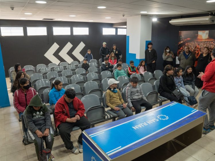 Niños y niñas disfrutan de las vacaciones de invierno en Pocito