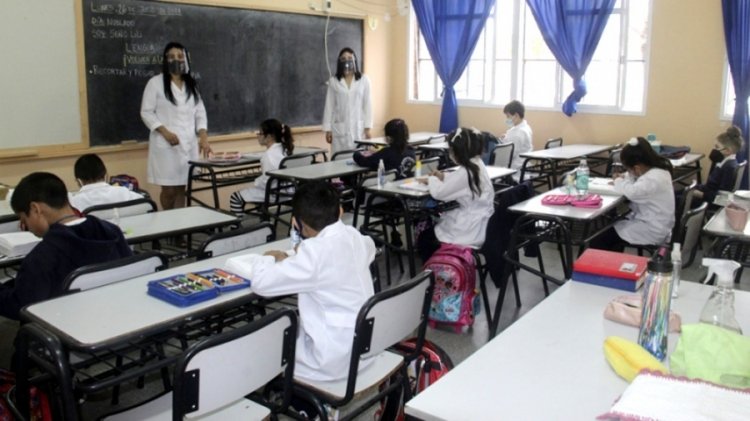 24 establecimientos sumarán una hora de clase
