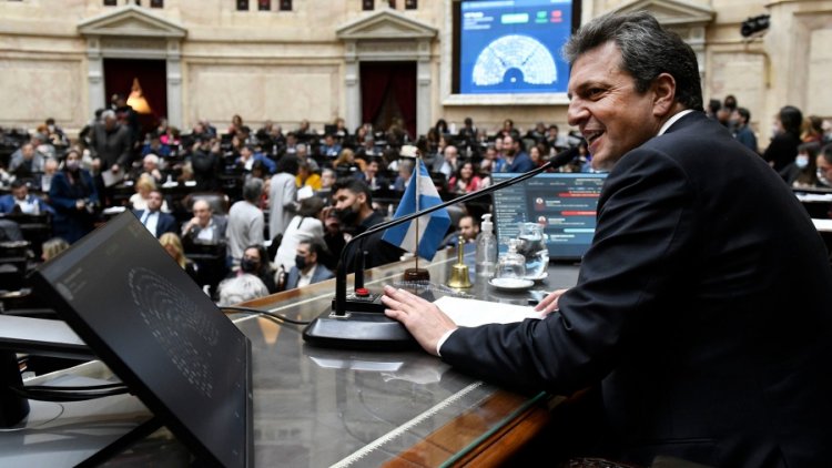 Diputados sesiona para aceptar la renuncia de Massa