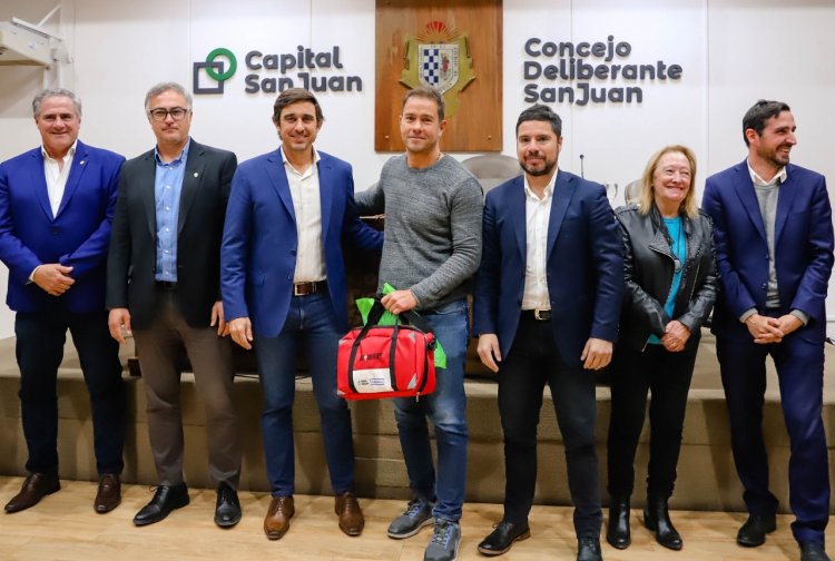 Capital equipó 50 clubes para una práctica deportiva segura