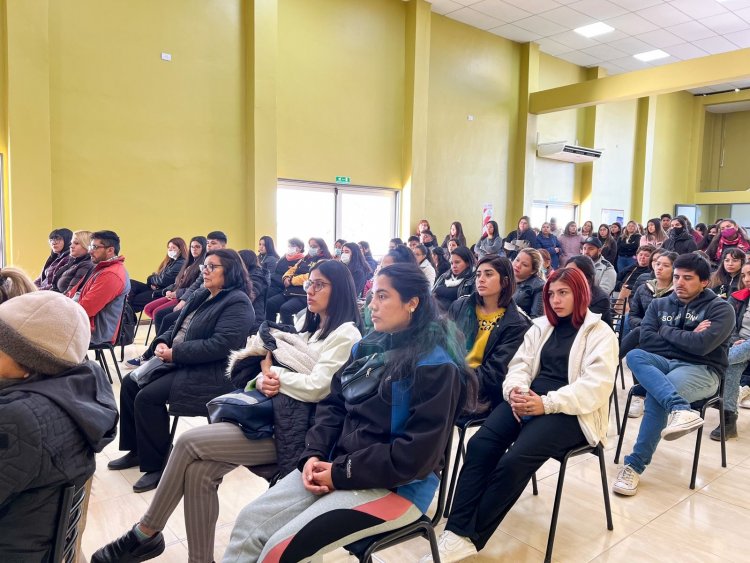 San Martín entregó la segunda cuota de la beca de fotocopias a estudiantes