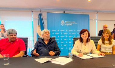 Camioneros acordó un aumento salarial de 107% y un bono de 100 mil pesos