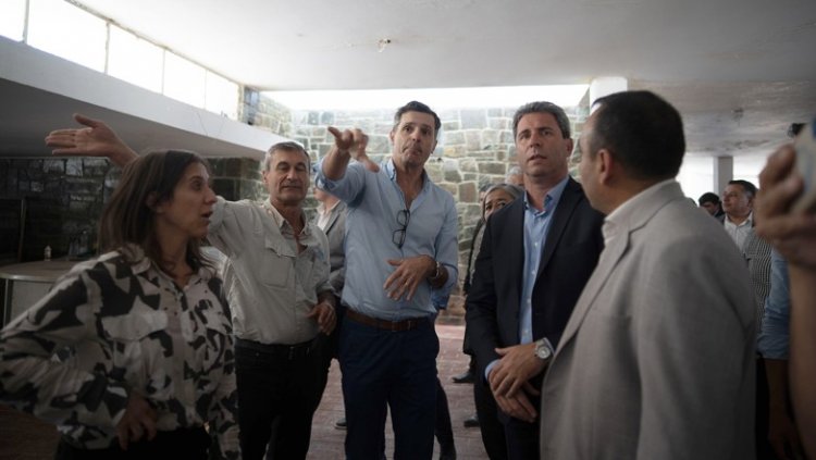 El gobernador recorrió la obra de refacción de un hotel termal en Iglesia