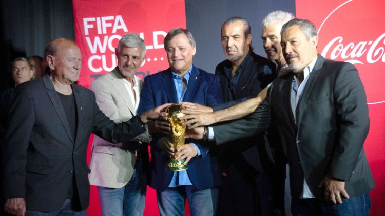 La Copa del Mundo llegó a la Argentina: seis campeones volvieron a levantarla