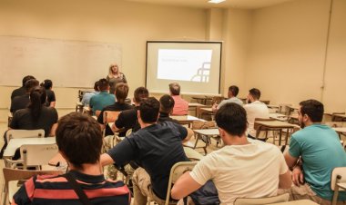 Choferes estatales se capacitan  en "conducción segura"