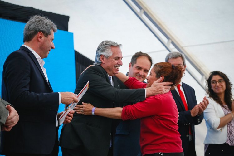 Fernández cumplió con la palabra empeñada tras el terremoto