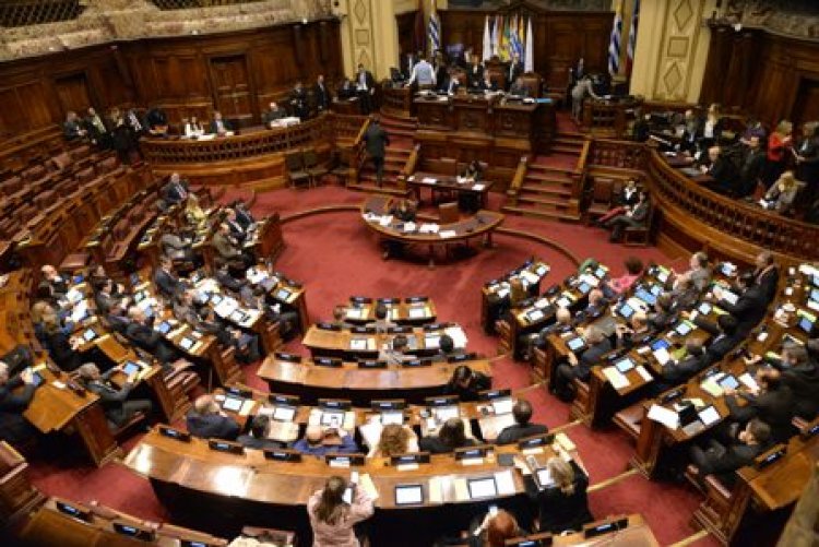 Uruguay tiene a los legisladores con los sueldos más altos de América Latina