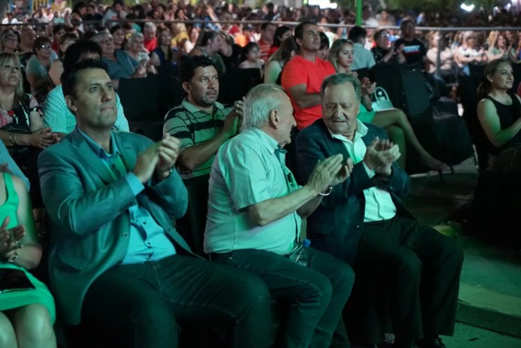 Pelusa hizo cantar a unas 30.000 almas en Plaza La Libertad