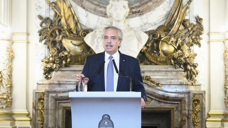 El Presidente instruyó para que se "investigue penalmente" el escándalo de los chats