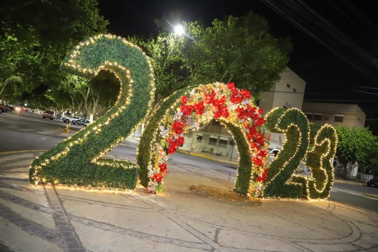 Capital ya luce ornamentación navideña