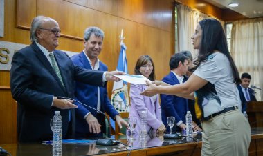 De Mendiguren acompañó el anuncio de $8.000 millones en herramientas financieras para la provincia