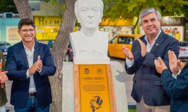 Gabriela Mistral en el Paseo de los Bicentenarios en Santa Lucía