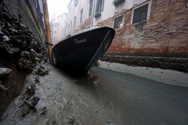 Canales de Venecia sin agua por la sequía