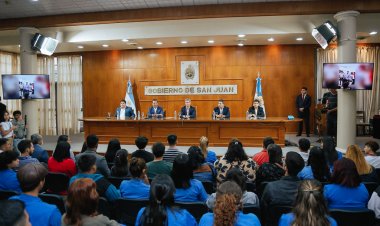 Amplían becas de transporte para estudiantes de 12 a 15 años