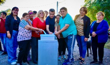 El Barrio Conjunto 8 estrena su iluminación Led