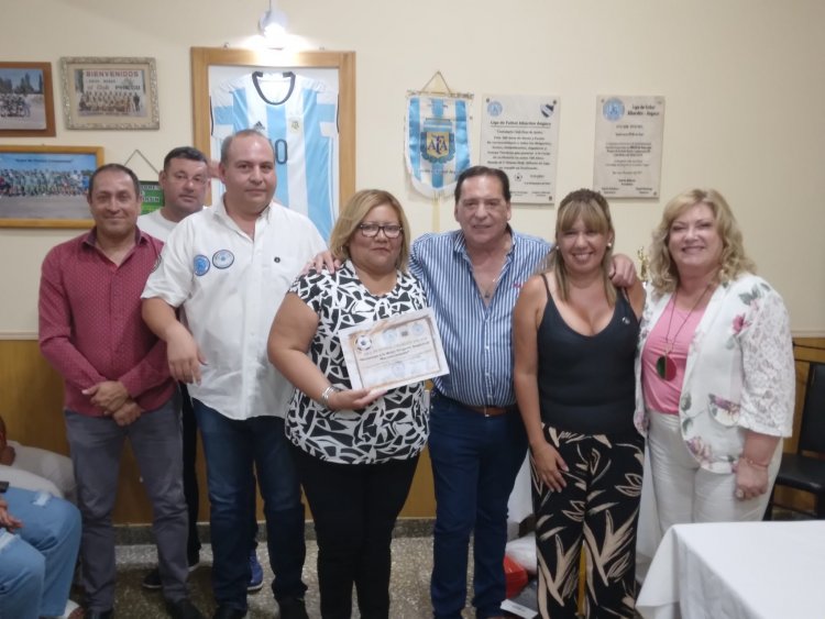 Primera escuela de fútbol femenino infantil en Albardón