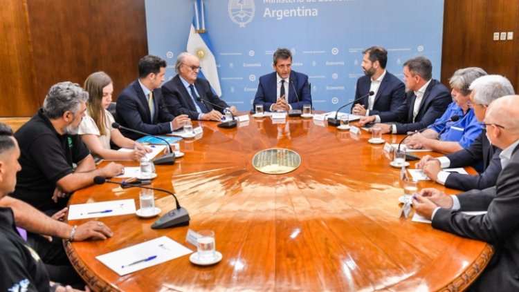 Massa explicó a banqueros nuevas medidas para los dólares financieros