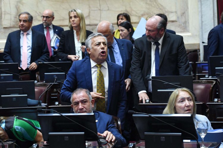 Escándalo:  se cayó la primera sesión del Senado