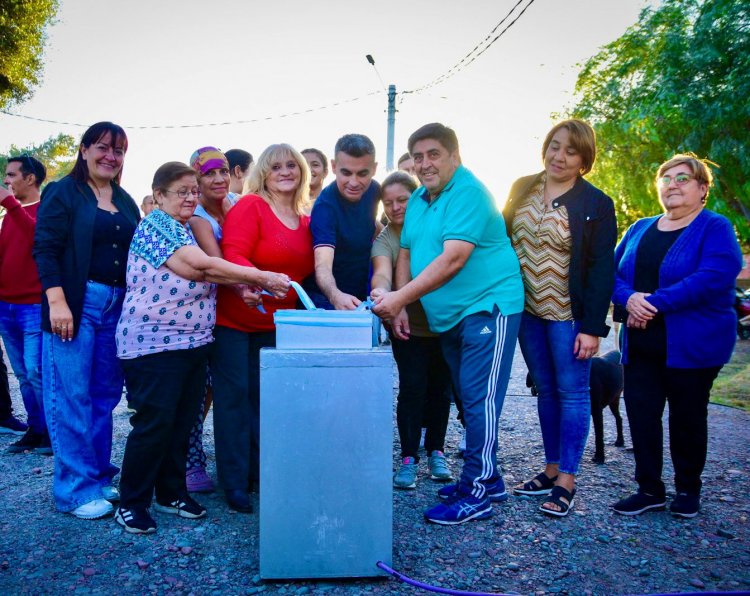 El Barrio Conjunto 8 estrena su iluminación Led