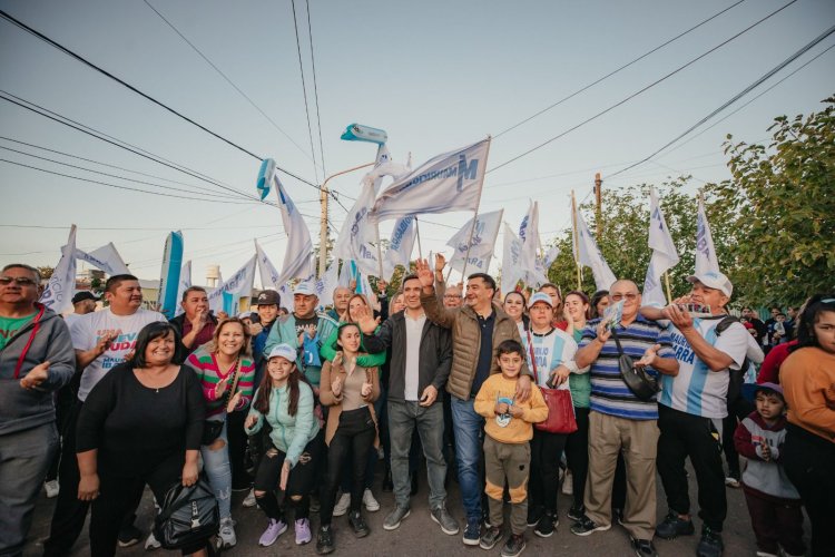 Cristian Andino en Capital puso el foco en las 600 casas que están en construcción en el departamento