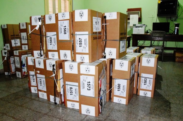 Comenzaron a distribuir las urnas bajo un fuerte operativo de seguridad
