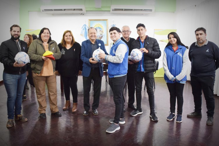 Pocito: entregaron elementos para práctica deportiva