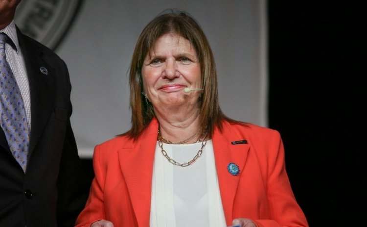 Patricia Bullrich: "Cristina Kirchner vive en un frasco