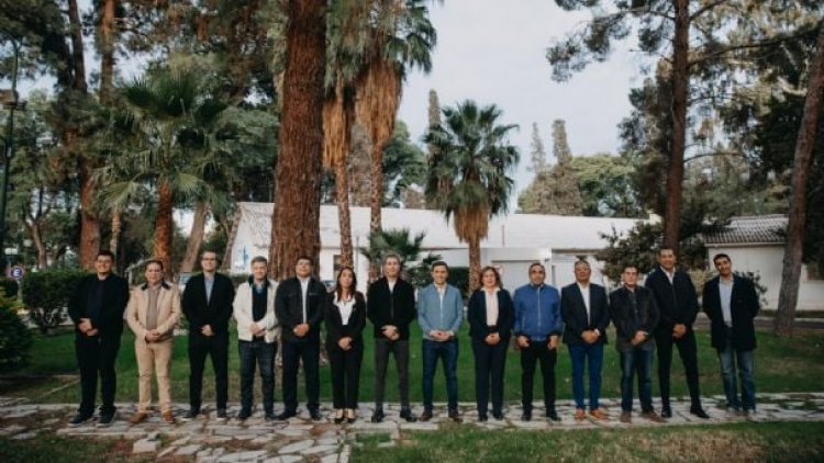 Uñac  recibió a 12 de los 14 intendentes electos en Casa de Gobierno