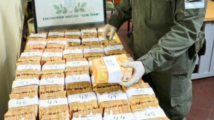 Detienen a un hombre con $82 millones en Sarmiento