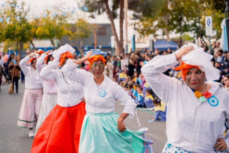En Santa Lucía los Jardines con un desfile celebraron el cumpleaños de la Patria