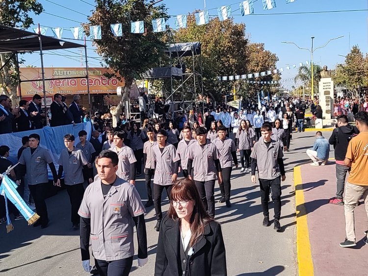 San Juan vivió el tradicional desfile cívico militar por el 25 de Mayo